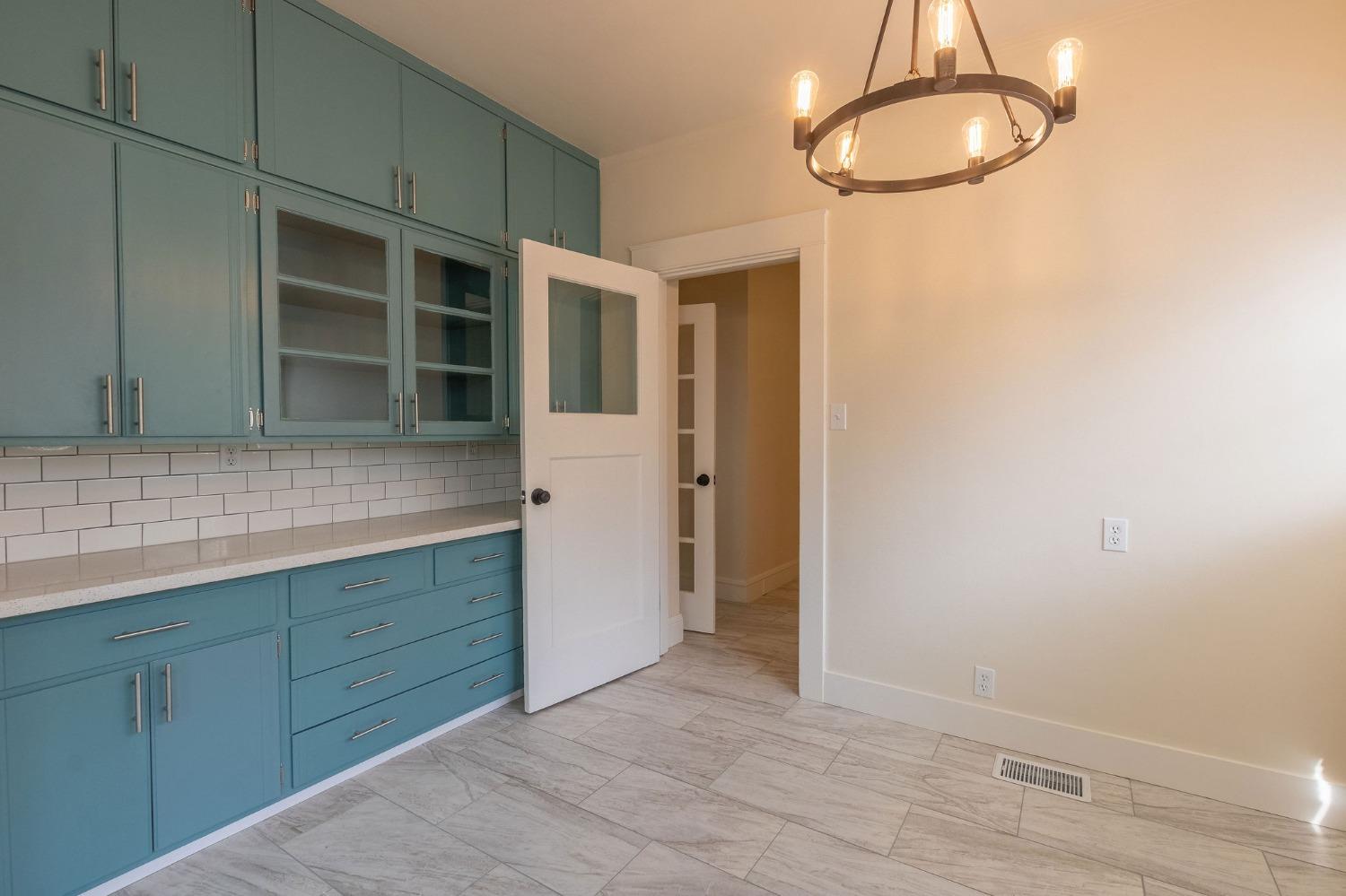 Detail Gallery Image 9 of 20 For 1621 Lucerne Ave, Stockton,  CA 95203 - 3 Beds | 2 Baths