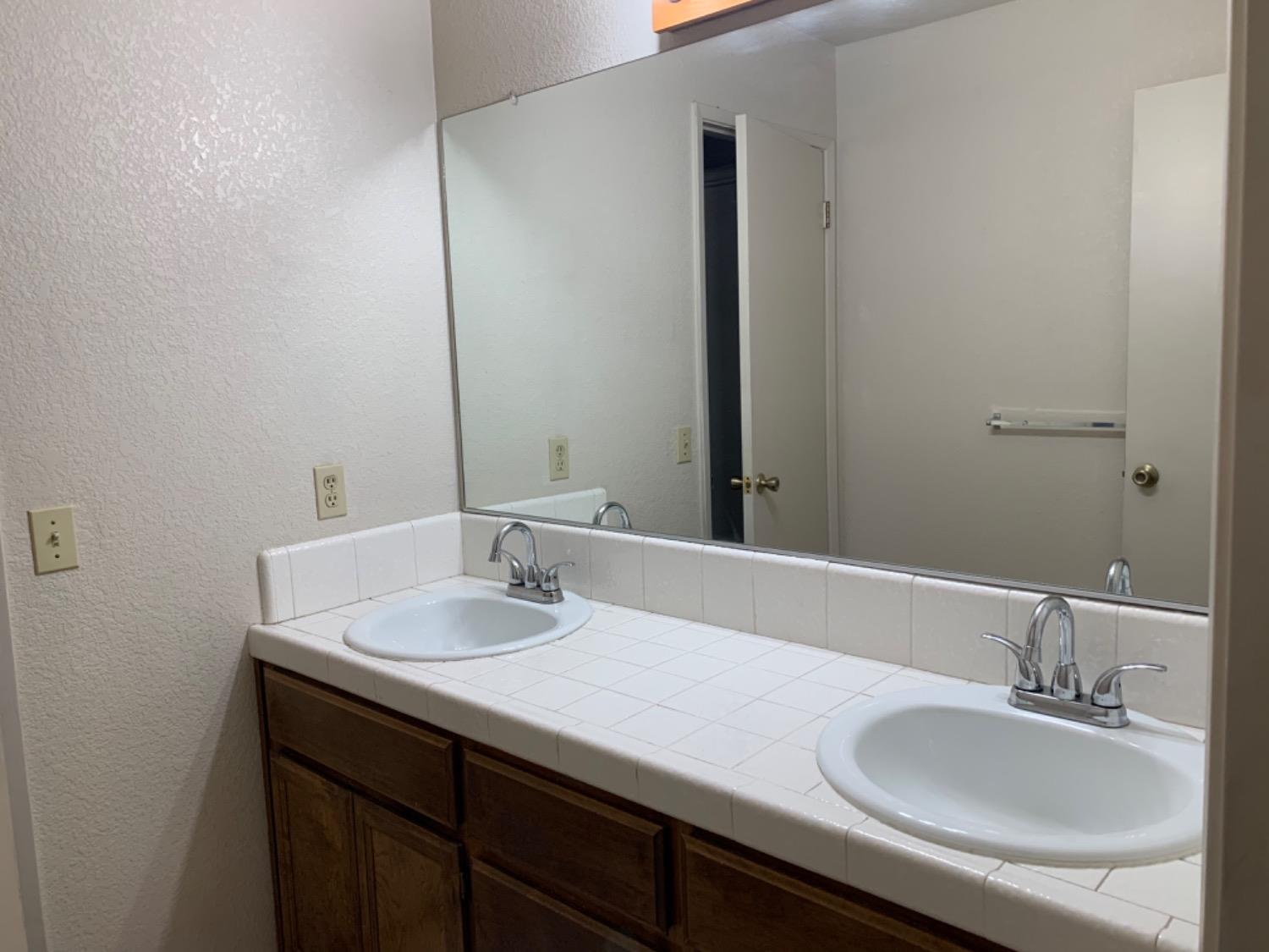 Detail Gallery Image 9 of 25 For 900 Lee Ave, Gustine,  CA 95322 - 4 Beds | 2 Baths