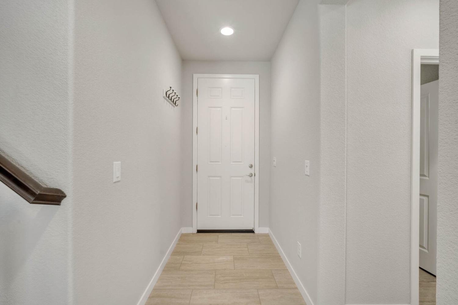 Detail Gallery Image 4 of 40 For 3024 Ivy Creek Ln, Roseville,  CA 95747 - 3 Beds | 2/1 Baths