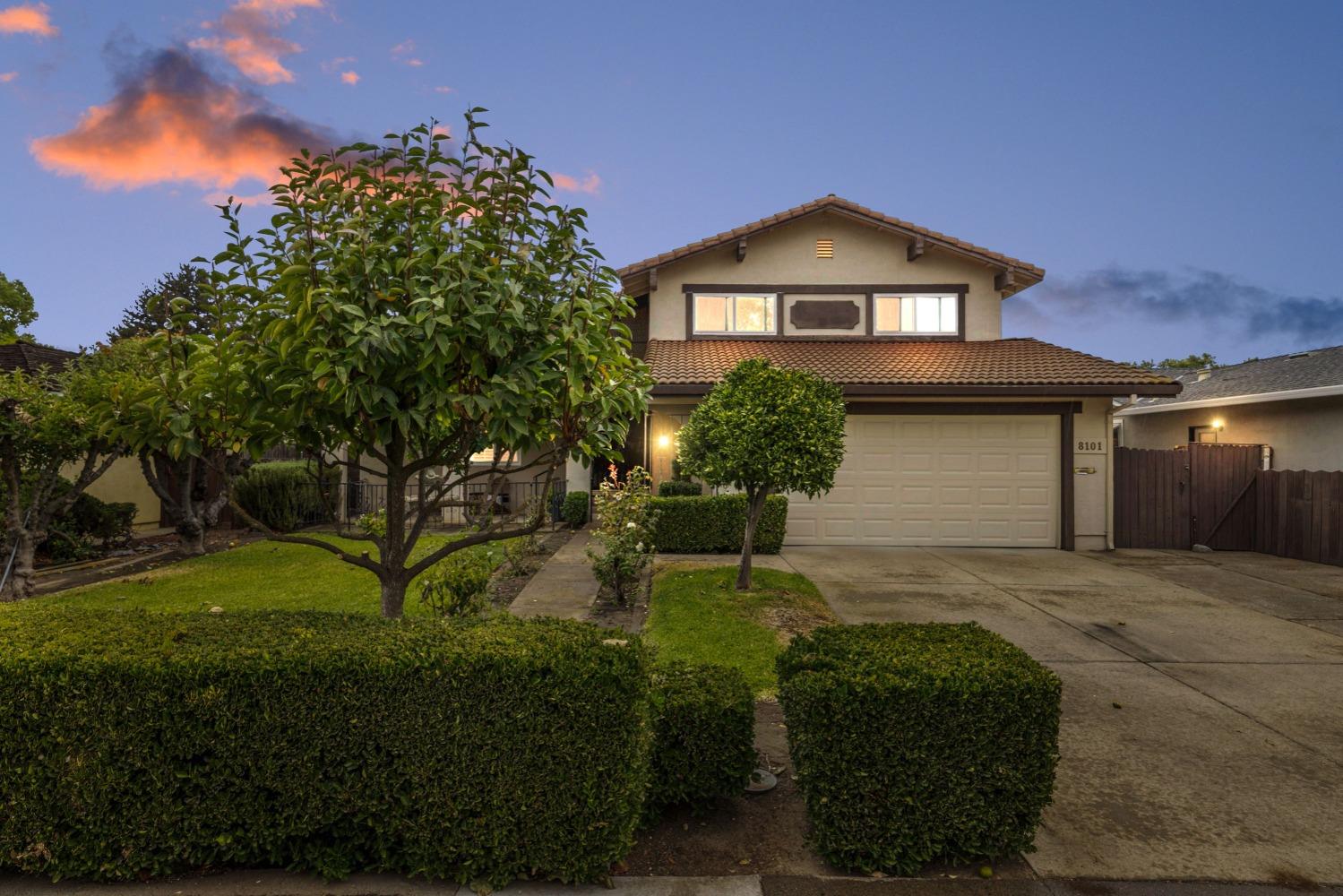 Detail Gallery Image 1 of 1 For 8101 Caribbean Way, Sacramento,  CA 95826 - 3 Beds | 3 Baths