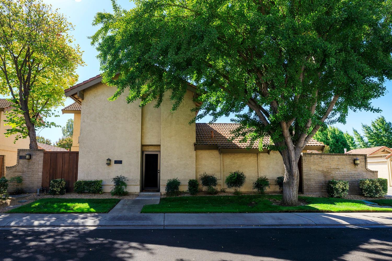 Detail Gallery Image 1 of 53 For 1102 Fawndale Ct, Modesto,  CA 95356 - 2 Beds | 2/1 Baths