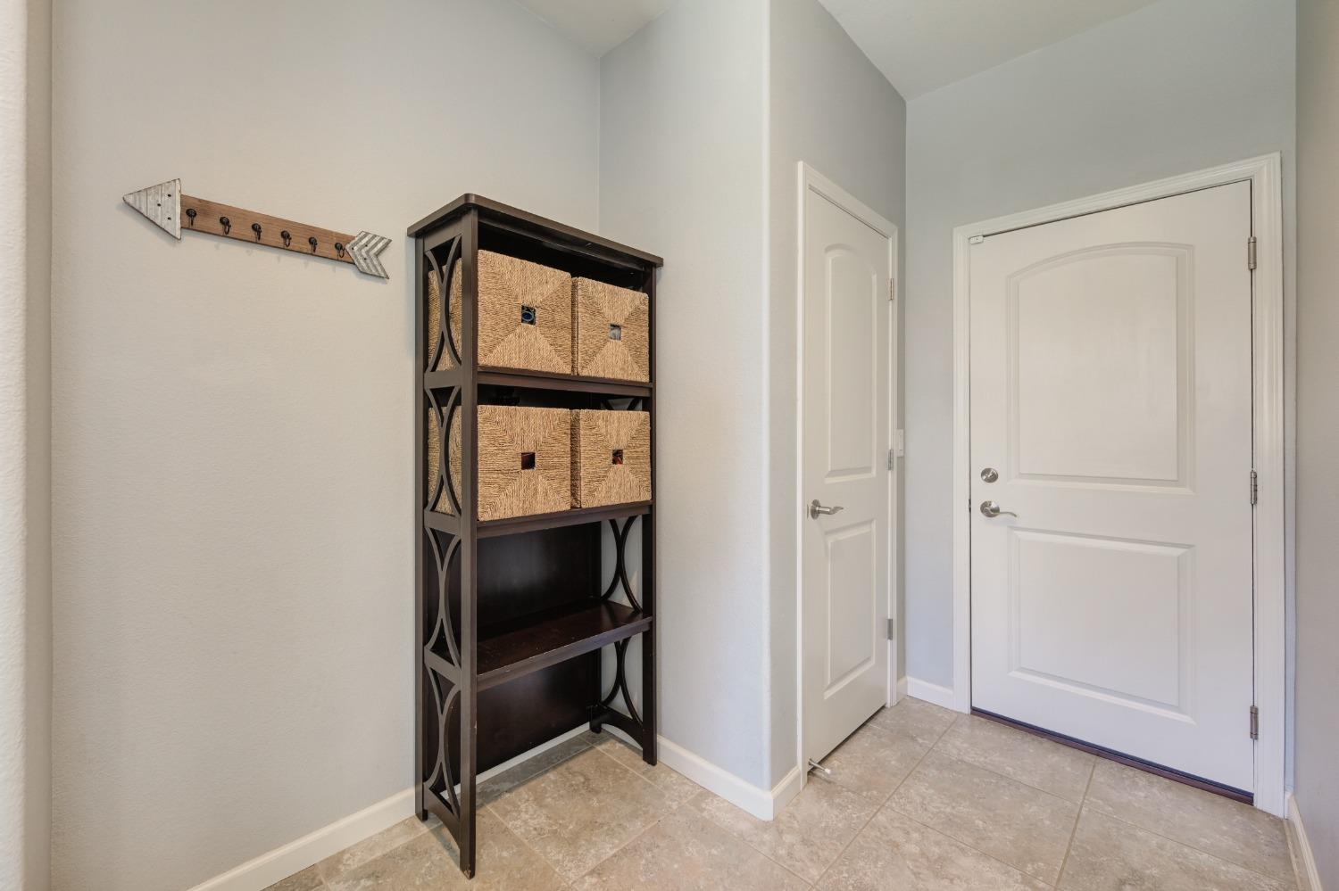 Detail Gallery Image 16 of 37 For 2148 Castle Pines Way, Roseville,  CA 95747 - 3 Beds | 2/1 Baths