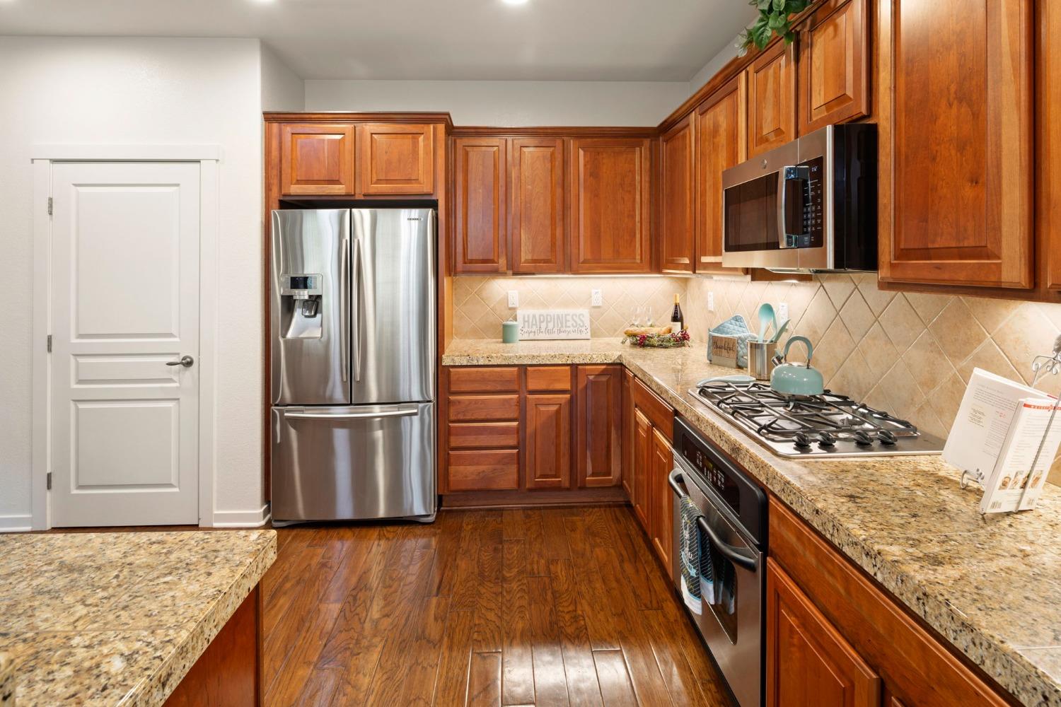 Detail Gallery Image 2 of 37 For 205 Farallon Ct, Lincoln,  CA 95648 - 2 Beds | 2 Baths