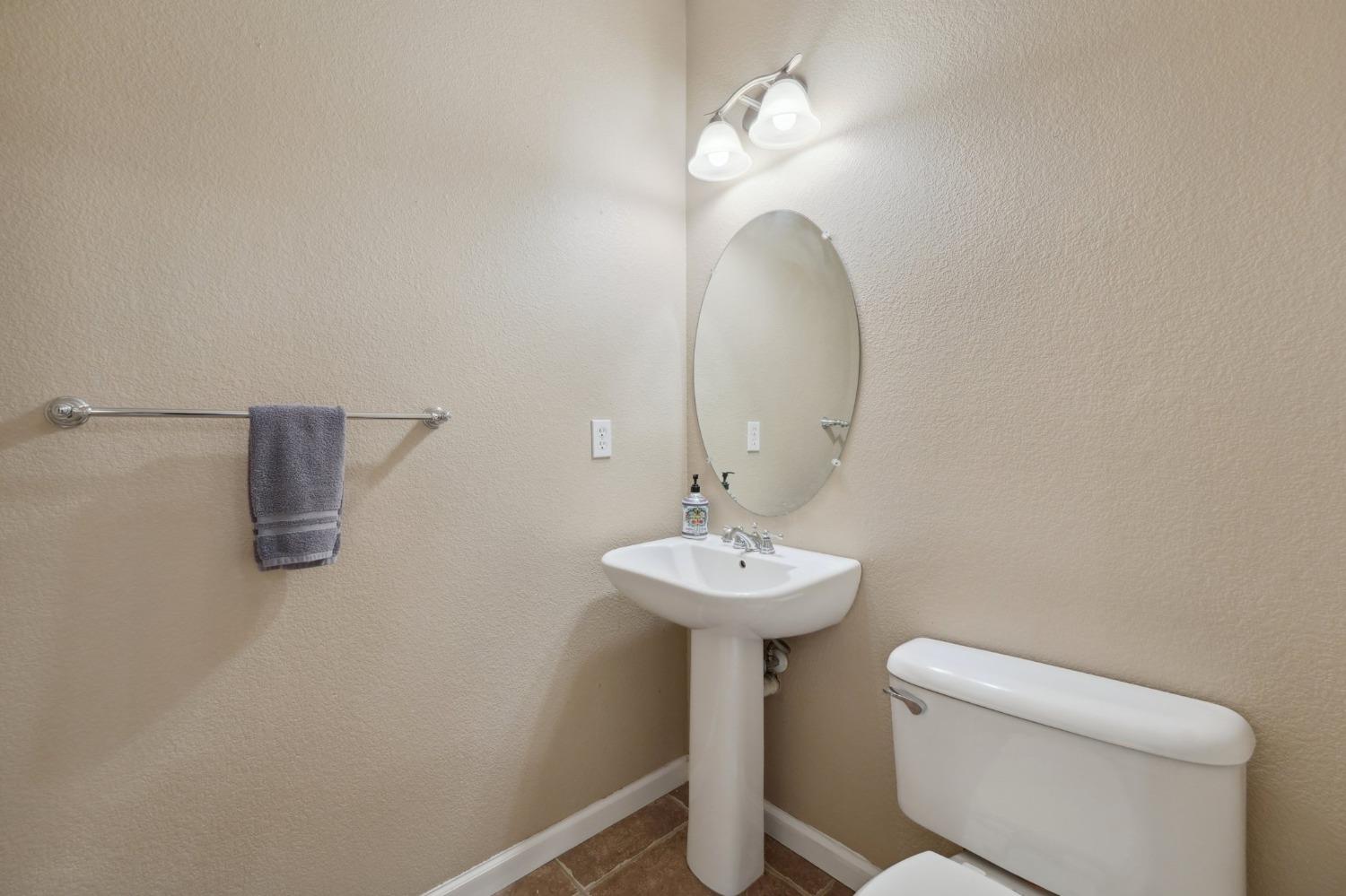 Detail Gallery Image 9 of 31 For 1658 Tamarisk Ln, Tracy,  CA 95377 - 5 Beds | 3/1 Baths