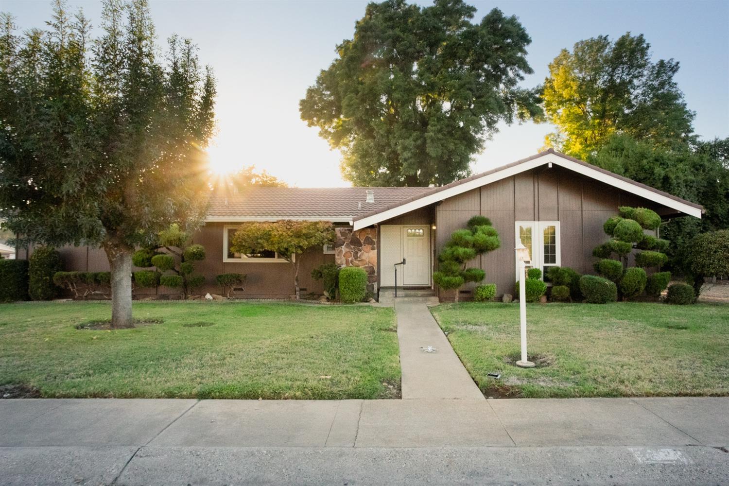 Detail Gallery Image 3 of 35 For 1489 Jones Rd, Yuba City,  CA 95991 - 4 Beds | 2 Baths