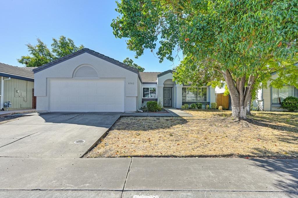 Detail Gallery Image 1 of 41 For 8582 New Valley Way, Sacramento,  CA 95828 - 3 Beds | 2 Baths