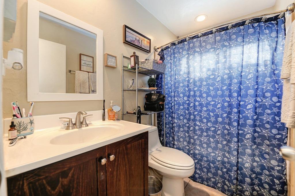 Detail Gallery Image 15 of 19 For 6939 Oak Spring Way, Citrus Heights,  CA 95621 - 3 Beds | 1 Baths