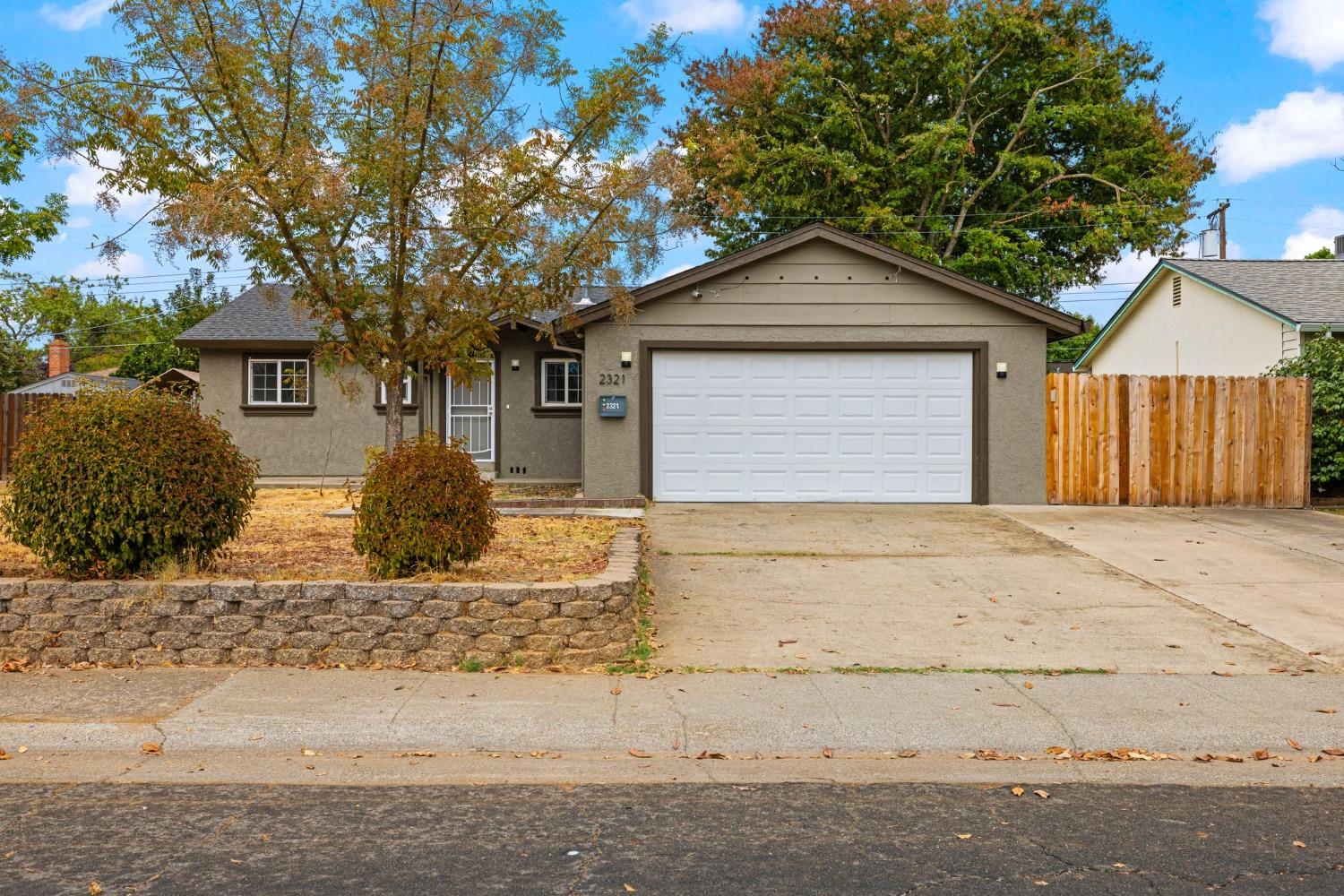 Detail Gallery Image 1 of 43 For 2321 Moraine Cir, Rancho Cordova,  CA 95670 - 3 Beds | 1 Baths