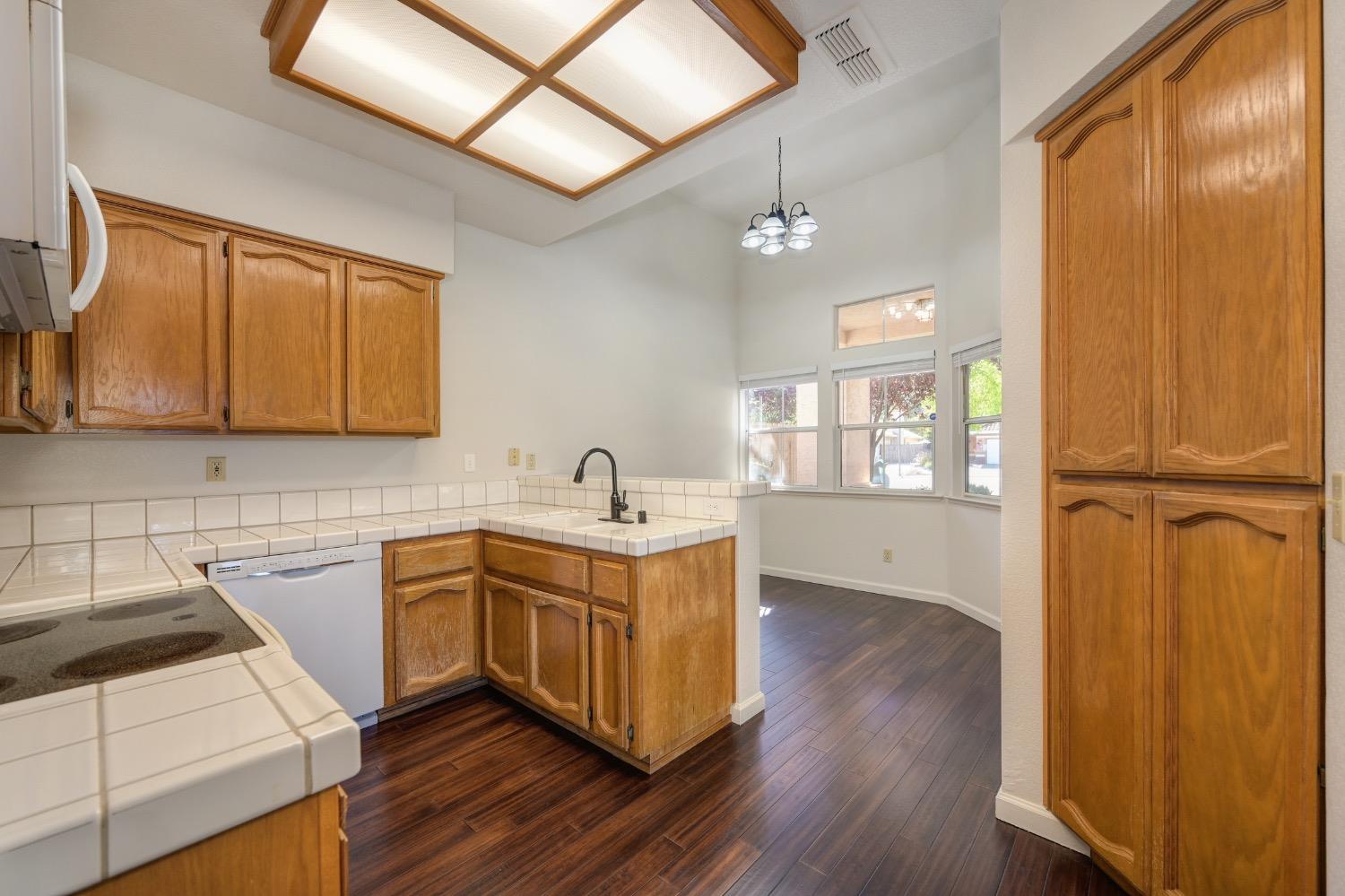 Detail Gallery Image 9 of 33 For 108 Tyrell Ct, Folsom,  CA 95630 - 3 Beds | 2 Baths