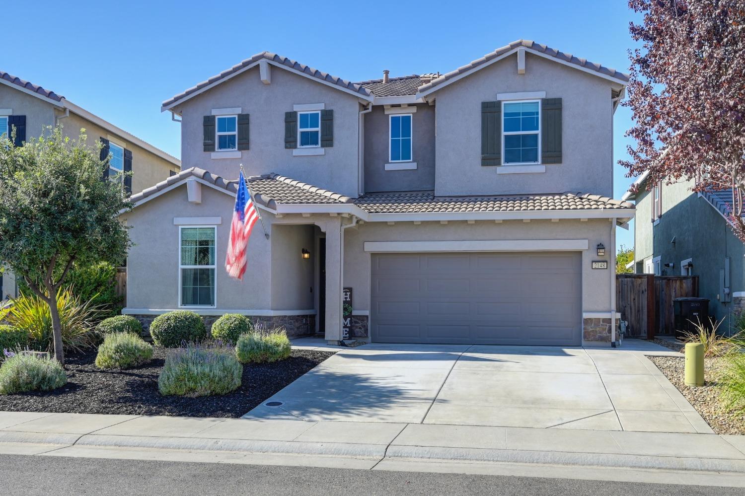 Detail Gallery Image 1 of 37 For 2148 Castle Pines Way, Roseville,  CA 95747 - 3 Beds | 2/1 Baths