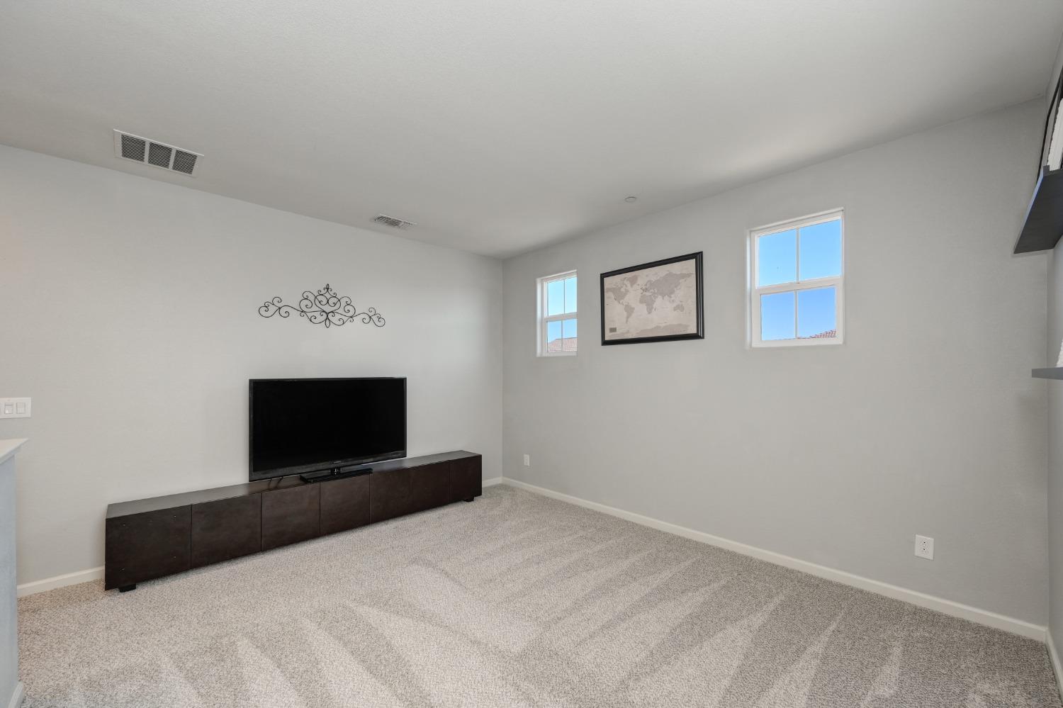 Detail Gallery Image 18 of 37 For 2148 Castle Pines Way, Roseville,  CA 95747 - 3 Beds | 2/1 Baths