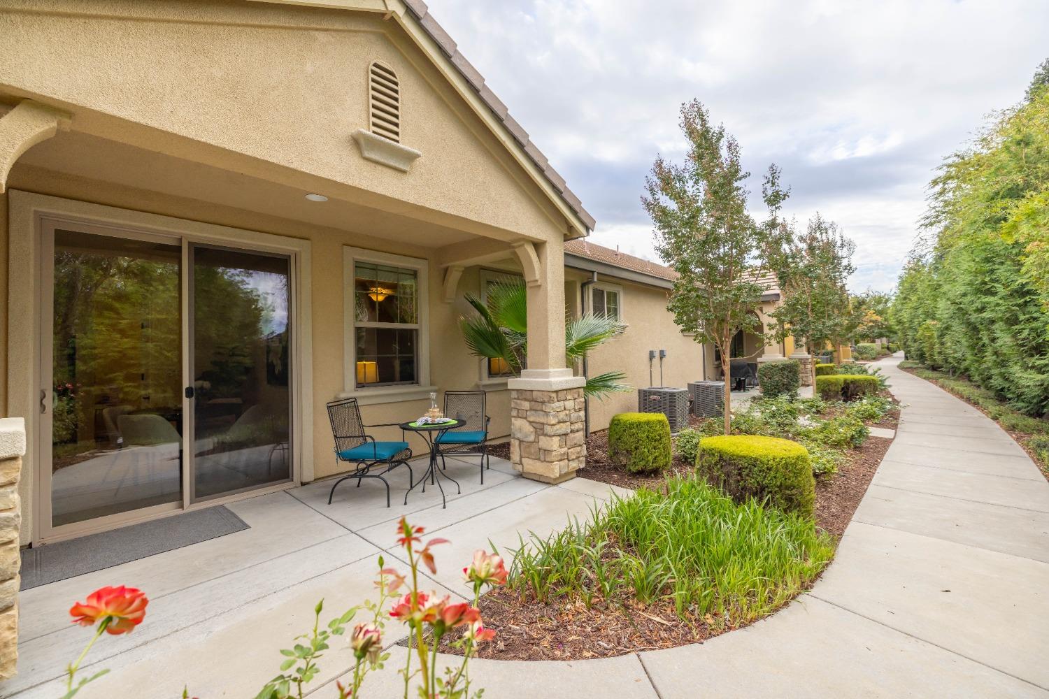 Detail Gallery Image 2 of 28 For 1257 Volonne Dr, Roseville,  CA 95747 - 2 Beds | 2 Baths