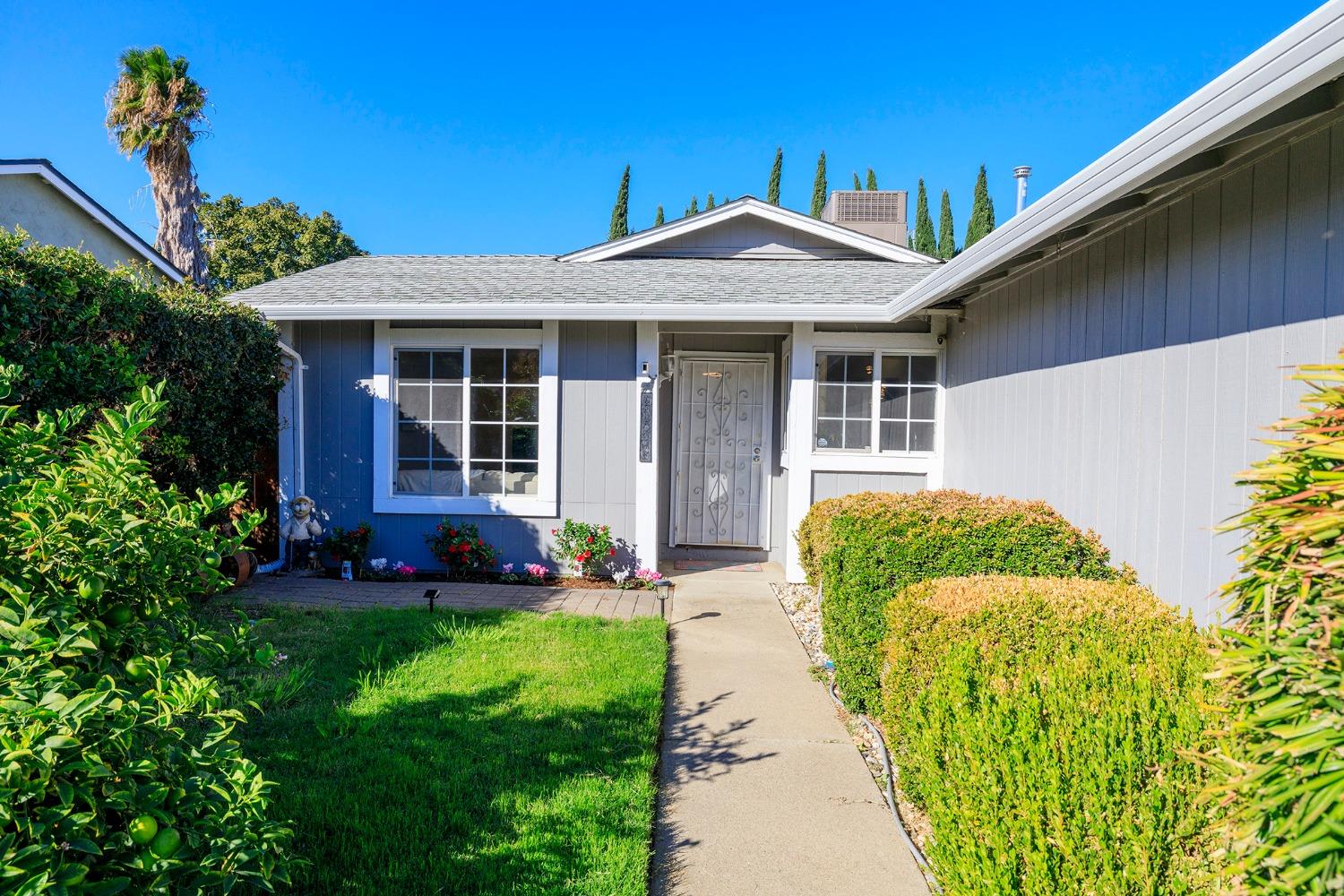 Detail Gallery Image 3 of 40 For 211 S Central Ave, Tracy,  CA 95376 - 3 Beds | 2 Baths