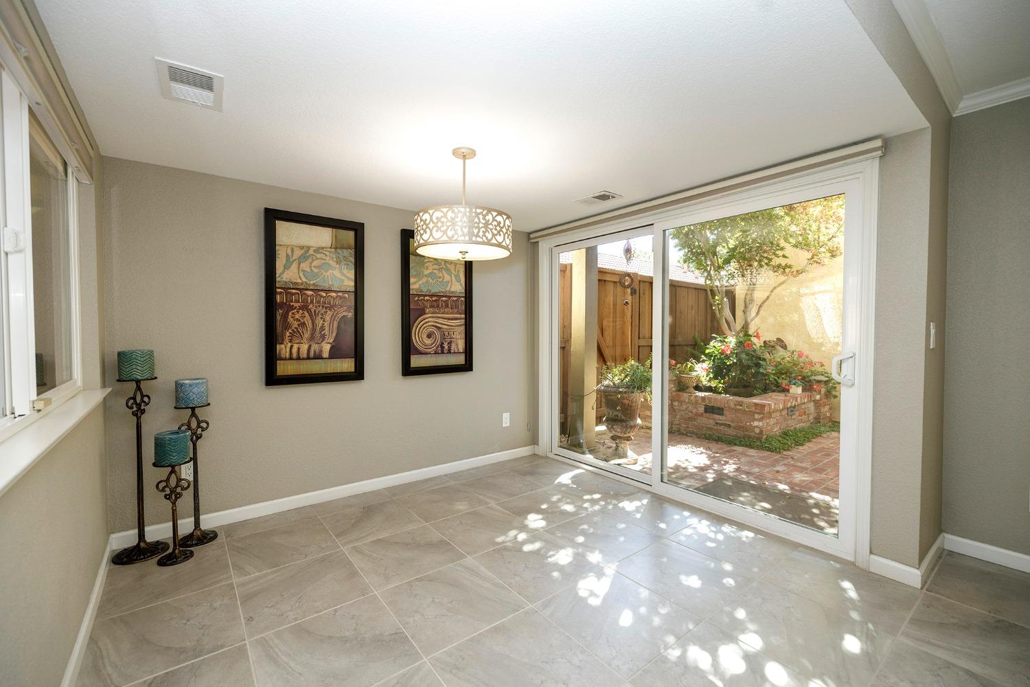 Detail Gallery Image 11 of 53 For 1102 Fawndale Ct, Modesto,  CA 95356 - 2 Beds | 2/1 Baths