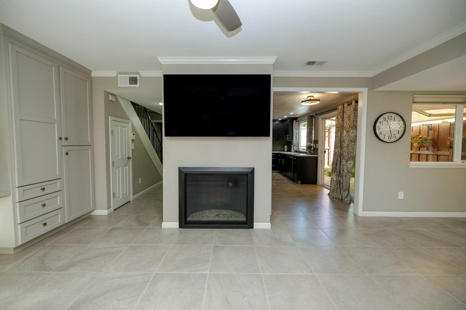 Detail Gallery Image 9 of 53 For 1102 Fawndale Ct, Modesto,  CA 95356 - 2 Beds | 2/1 Baths