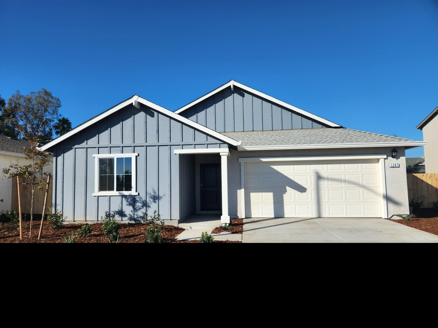 Detail Gallery Image 1 of 6 For 1247 Strawberry Dr, Yuba City,  CA 95993 - 4 Beds | 2 Baths