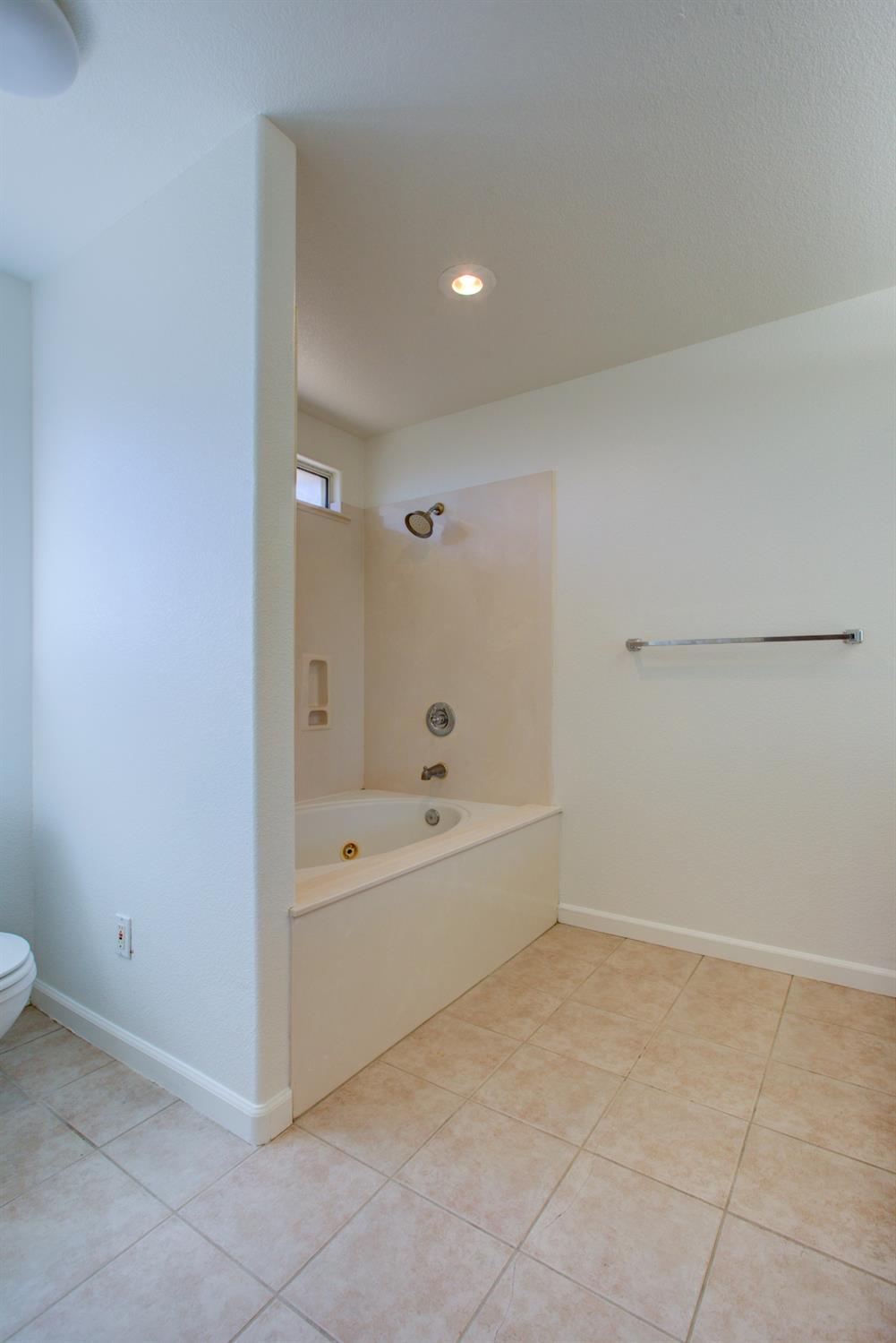 Detail Gallery Image 21 of 29 For 616 Zinfandel St, Los Banos,  CA 93635 - 3 Beds | 2 Baths