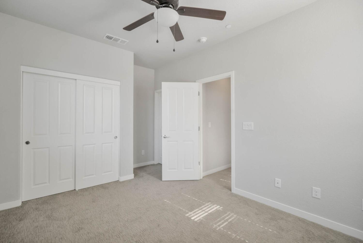 Detail Gallery Image 24 of 40 For 3024 Ivy Creek Ln, Roseville,  CA 95747 - 3 Beds | 2/1 Baths