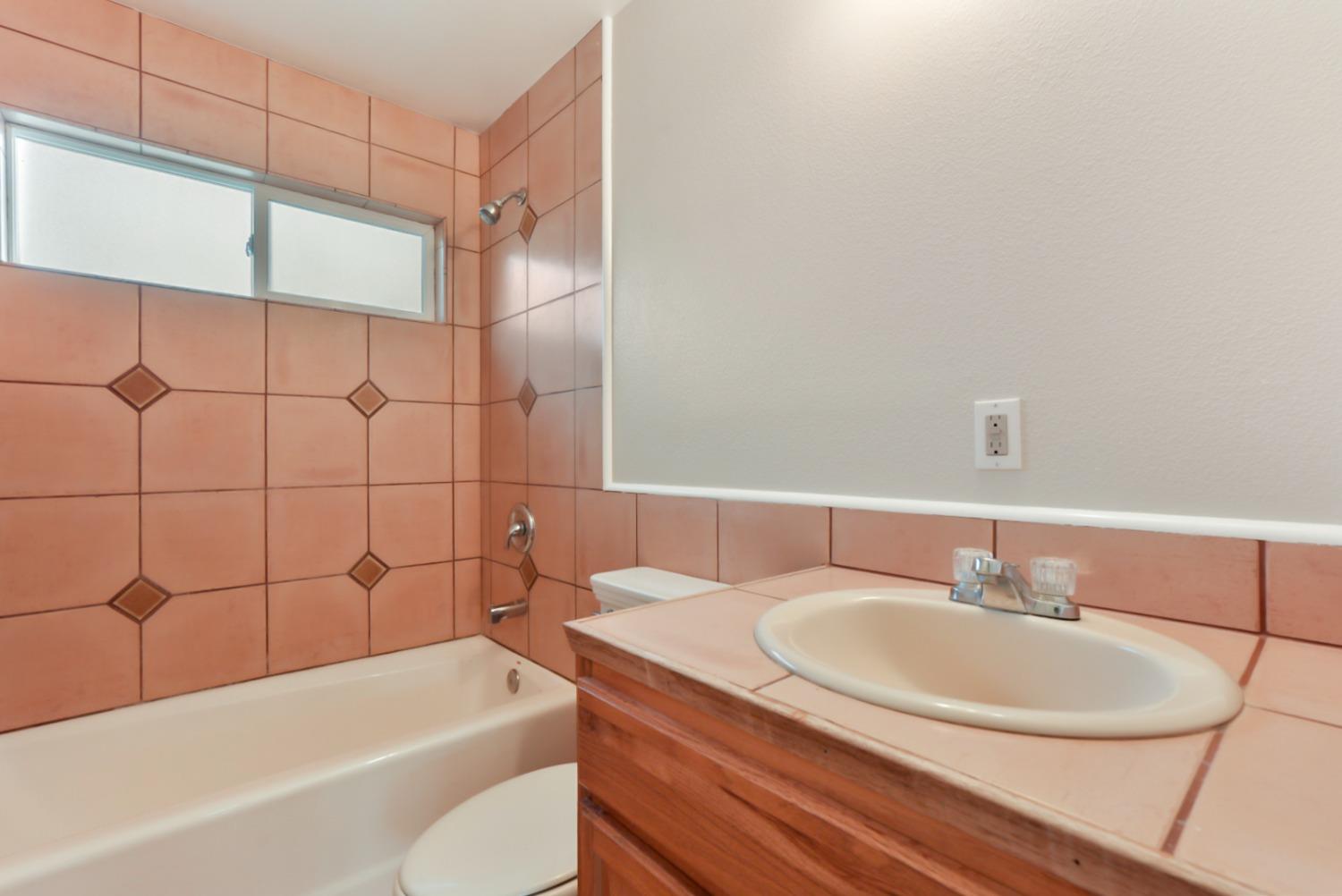 Detail Gallery Image 16 of 25 For 3056 Gnesa Rd, Modesto,  CA 95358 - 6 Beds | 2 Baths