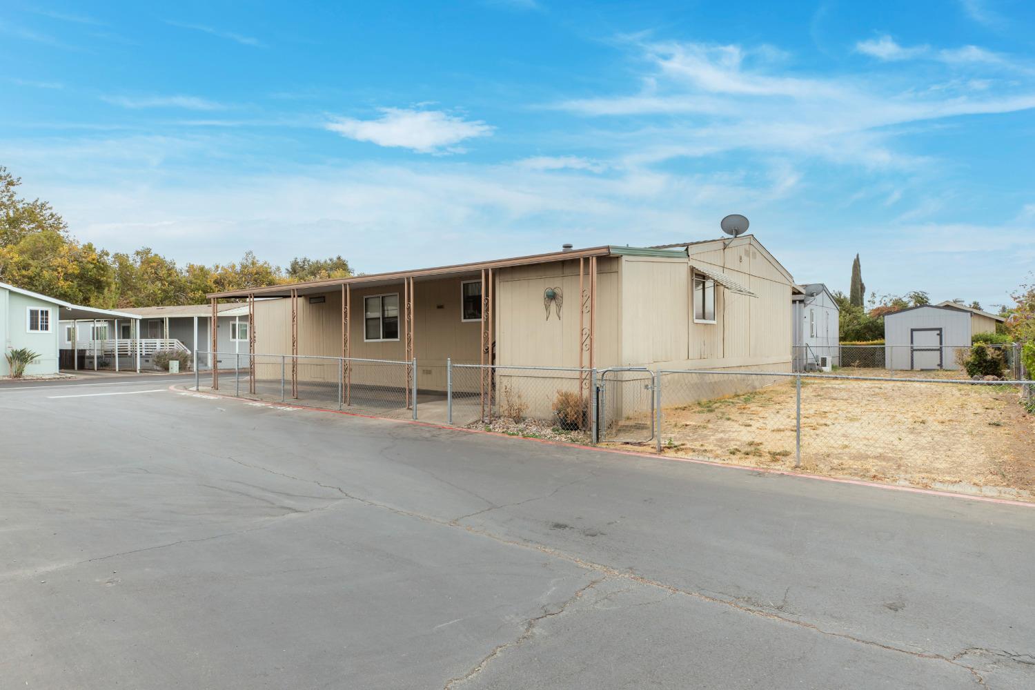 Detail Gallery Image 2 of 25 For 1445 Playground Way, Modesto,  CA 95355 - 3 Beds | 2 Baths