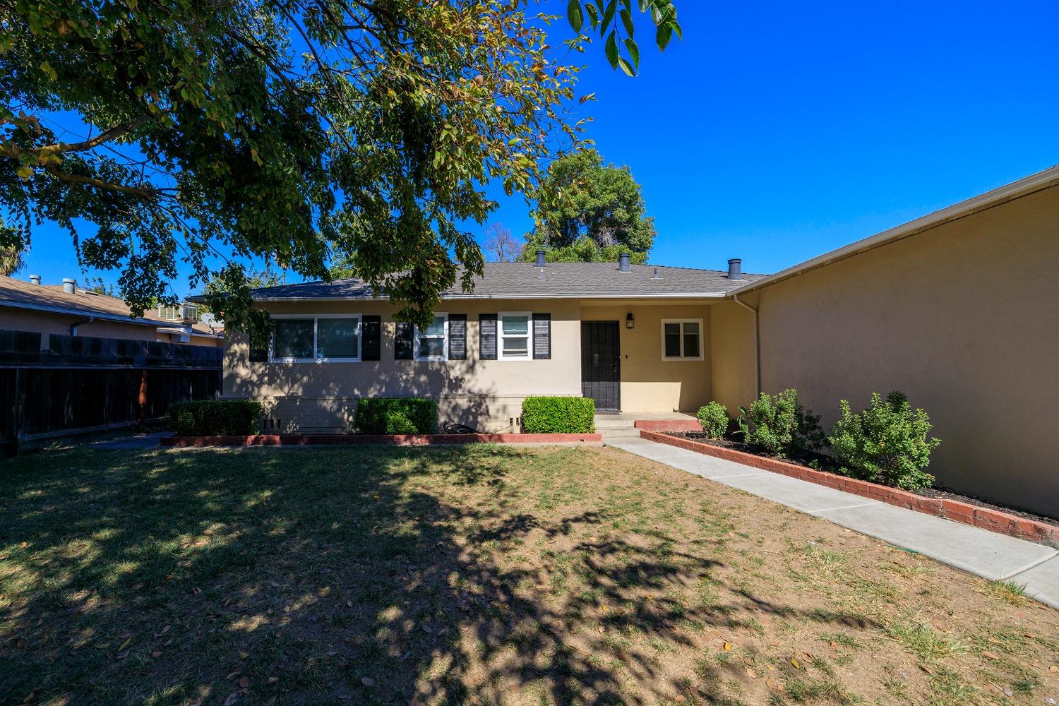 Detail Gallery Image 3 of 51 For 1709 Barbara Way, Modesto,  CA 95350 - 3 Beds | 2 Baths