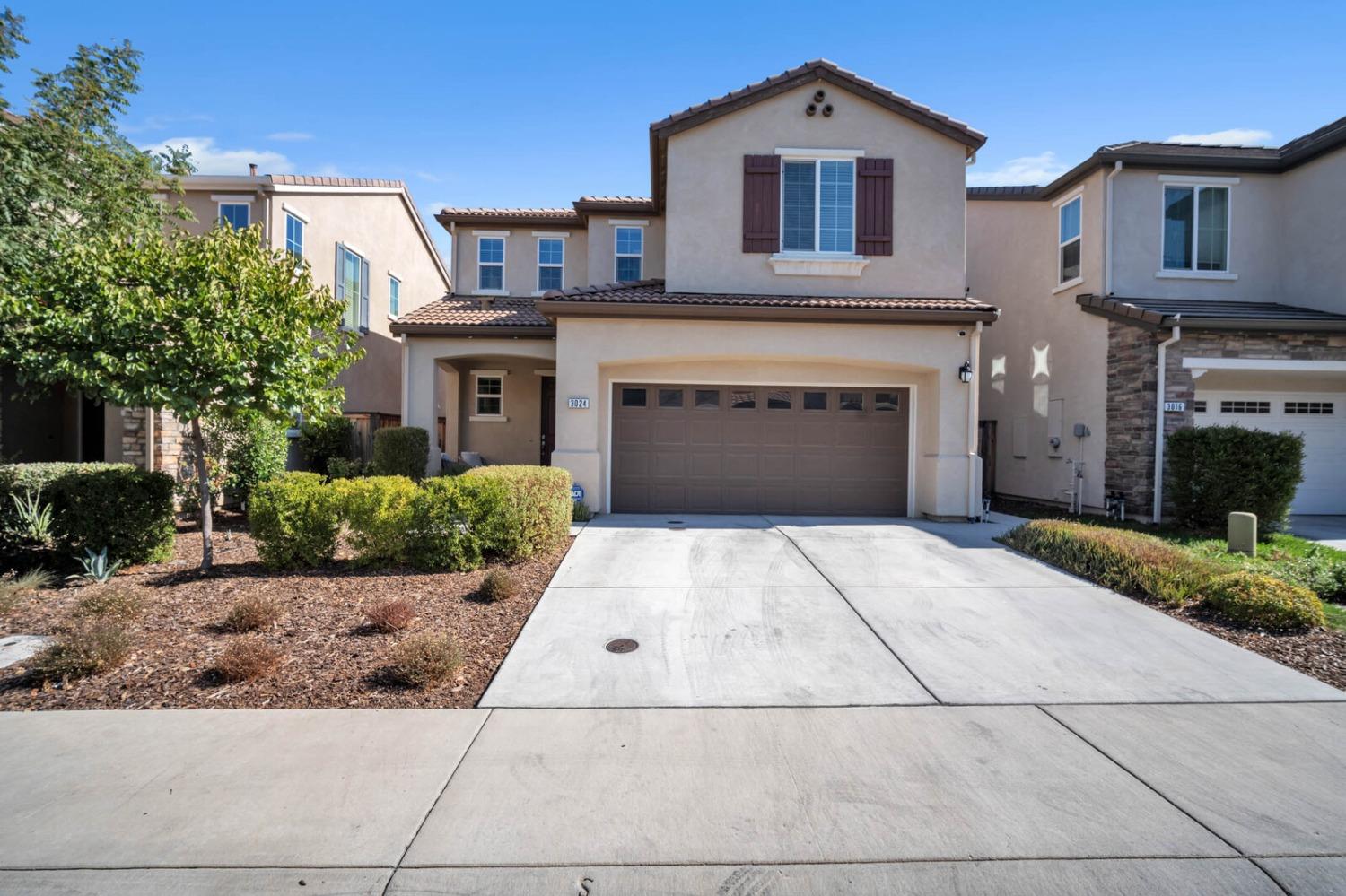 Detail Gallery Image 1 of 40 For 3024 Ivy Creek Ln, Roseville,  CA 95747 - 3 Beds | 2/1 Baths