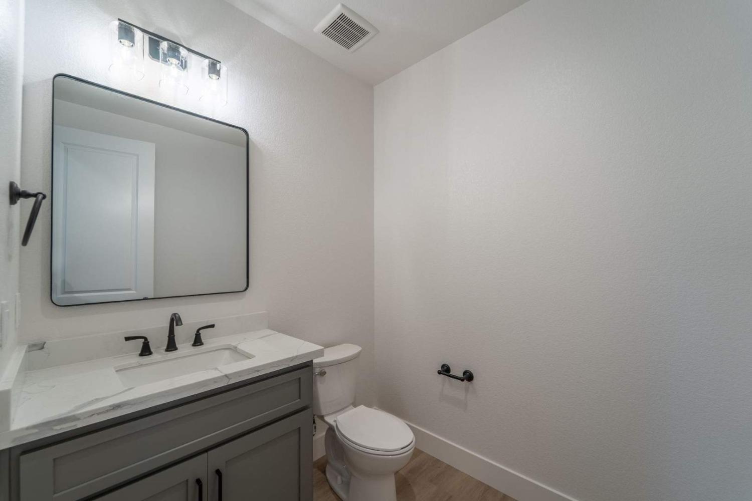 Detail Gallery Image 9 of 22 For 876 Tiffani Way, Oakdale,  CA 95361 - 3 Beds | 2/1 Baths