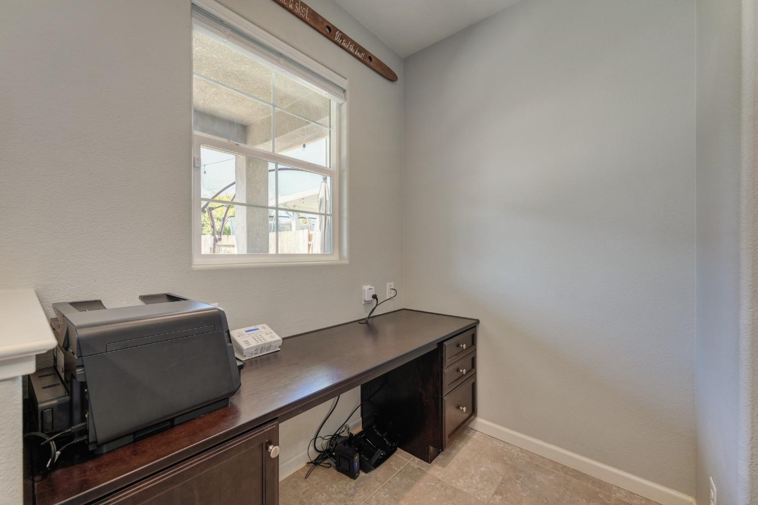 Detail Gallery Image 15 of 37 For 2148 Castle Pines Way, Roseville,  CA 95747 - 3 Beds | 2/1 Baths