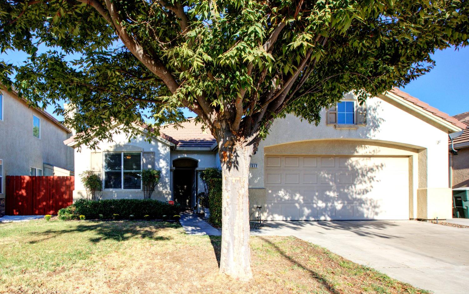 Detail Gallery Image 1 of 55 For 1517 Swallow Tail Ln, Manteca,  CA 95337 - 4 Beds | 2 Baths