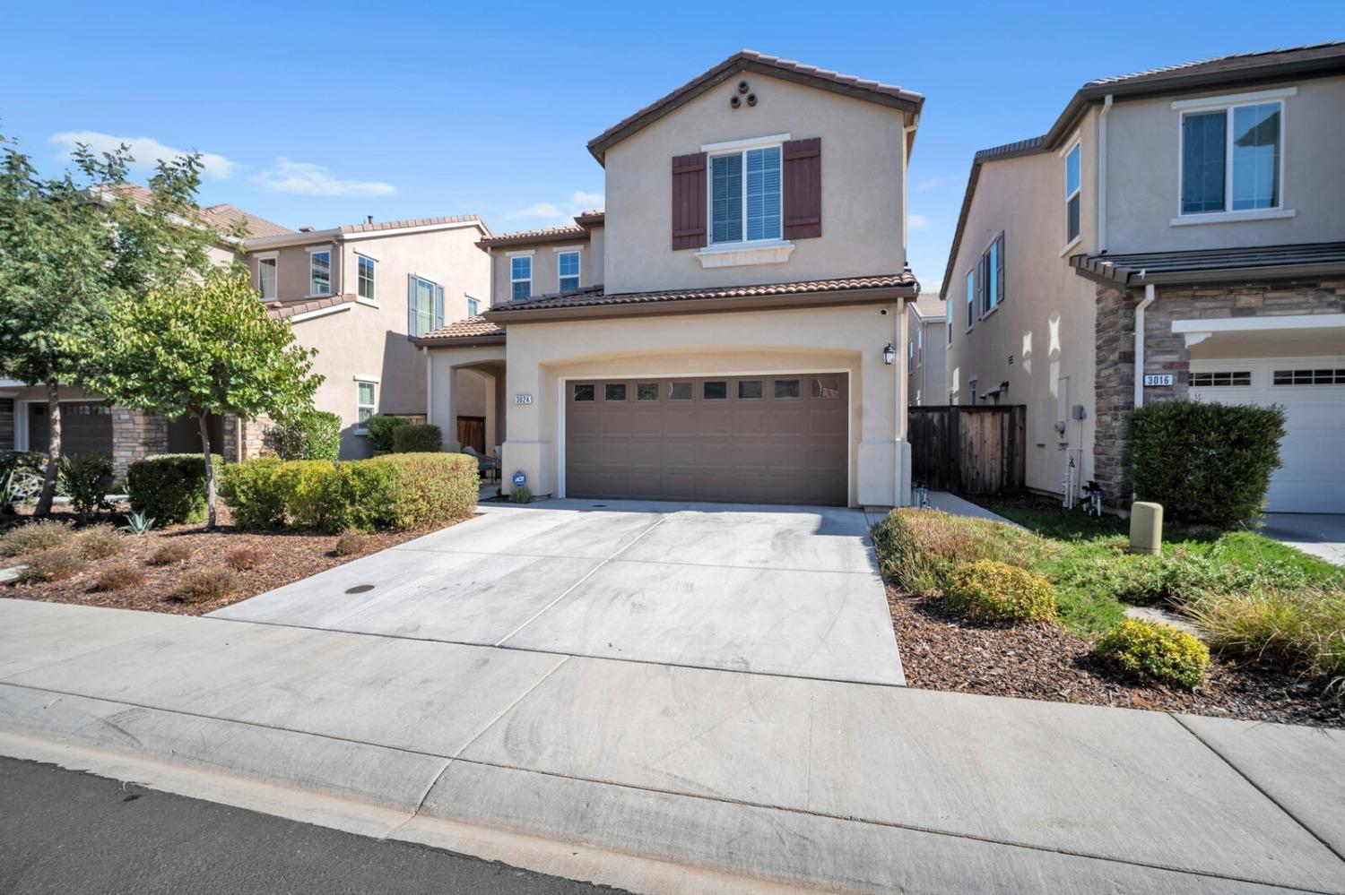 Detail Gallery Image 2 of 40 For 3024 Ivy Creek Ln, Roseville,  CA 95747 - 3 Beds | 2/1 Baths