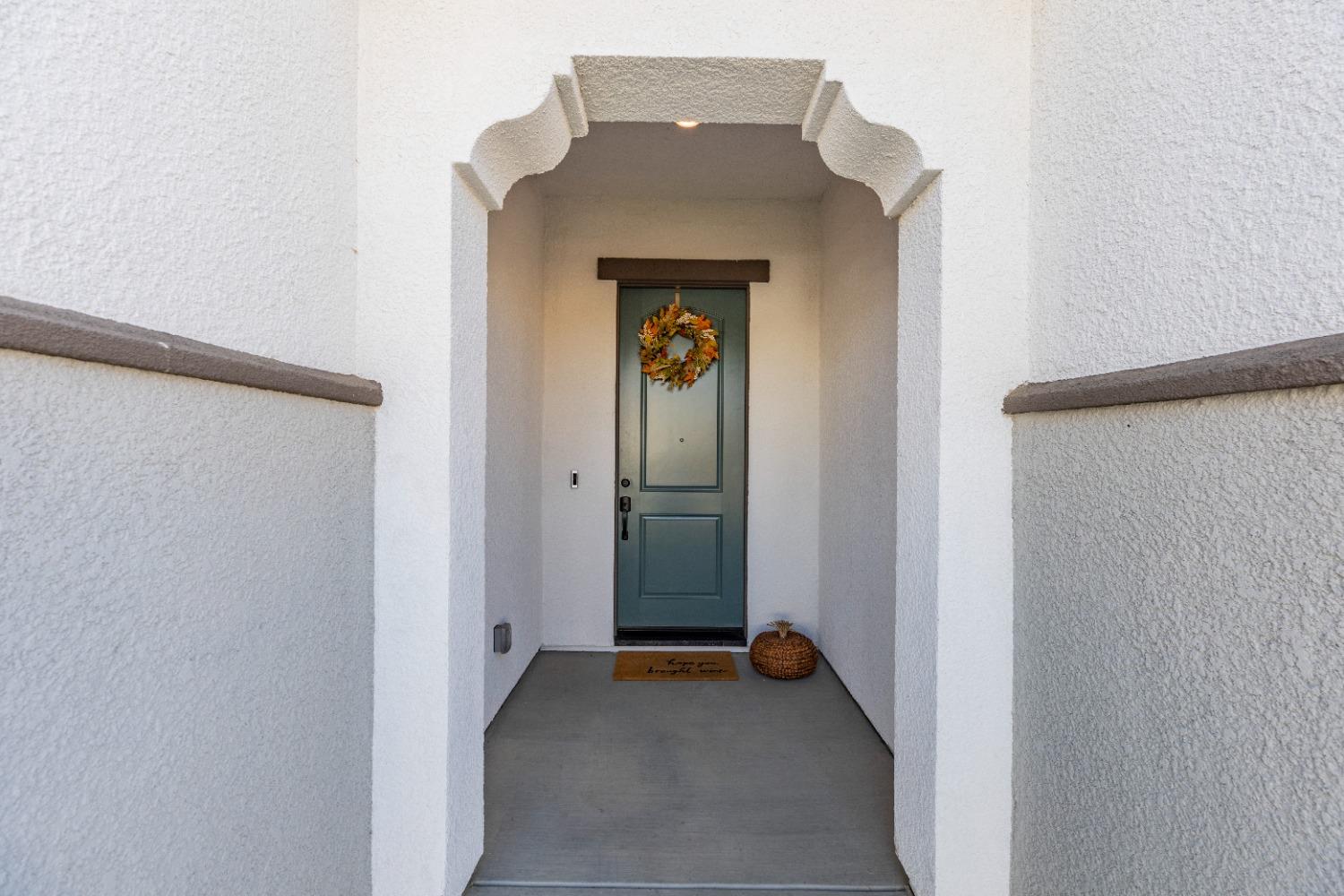 Detail Gallery Image 4 of 74 For 4651 Trumpet Lily Way, Roseville,  CA 95747 - 3 Beds | 2/1 Baths