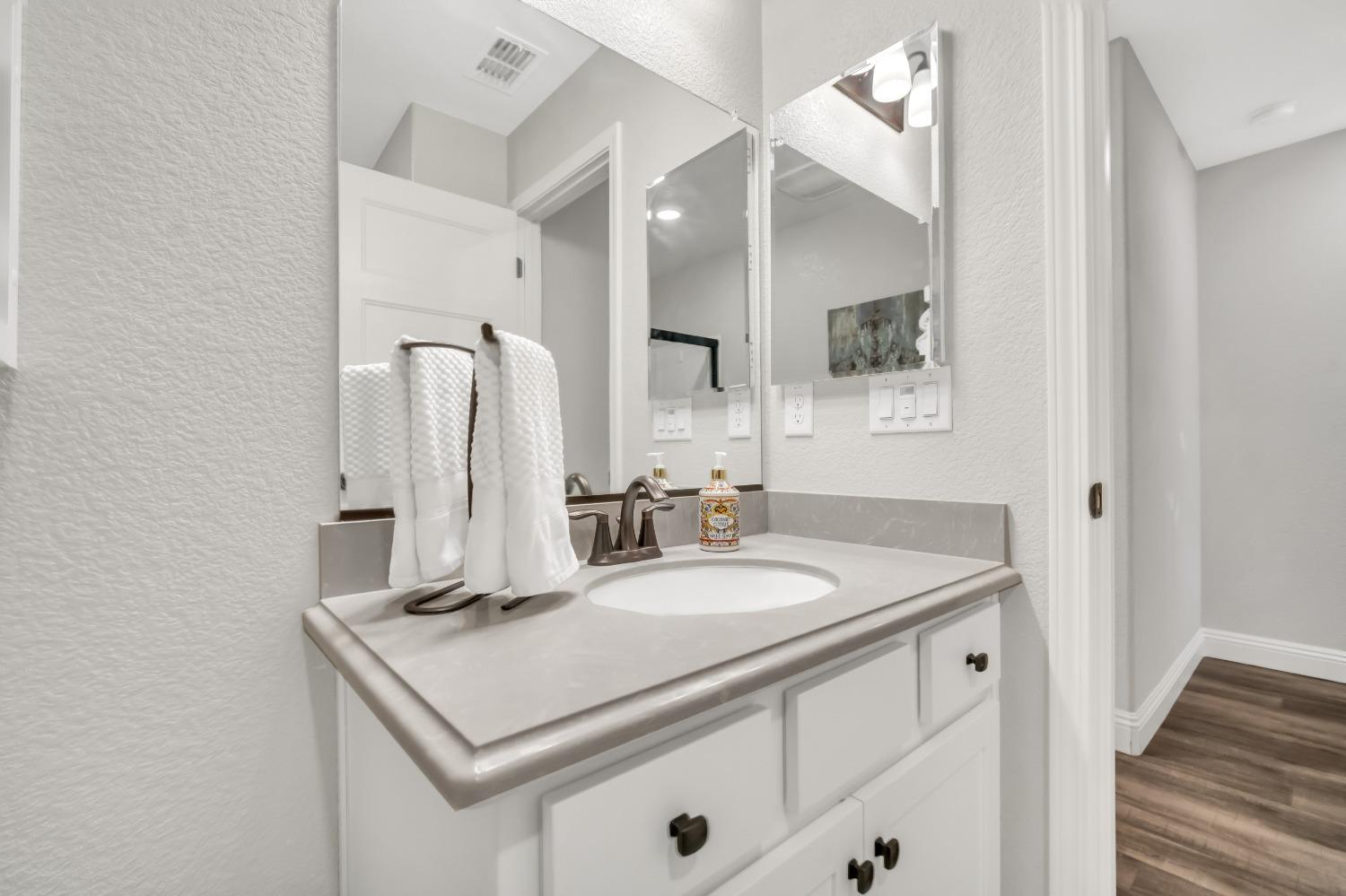 Detail Gallery Image 23 of 55 For 6159 Mehrten Cir, Rocklin,  CA 95765 - 3 Beds | 2/1 Baths