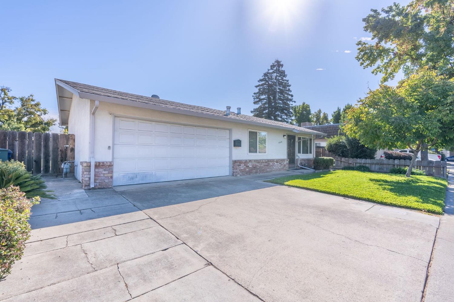 Detail Gallery Image 3 of 25 For 3004 Jade Way, Modesto,  CA 95355 - 3 Beds | 2 Baths