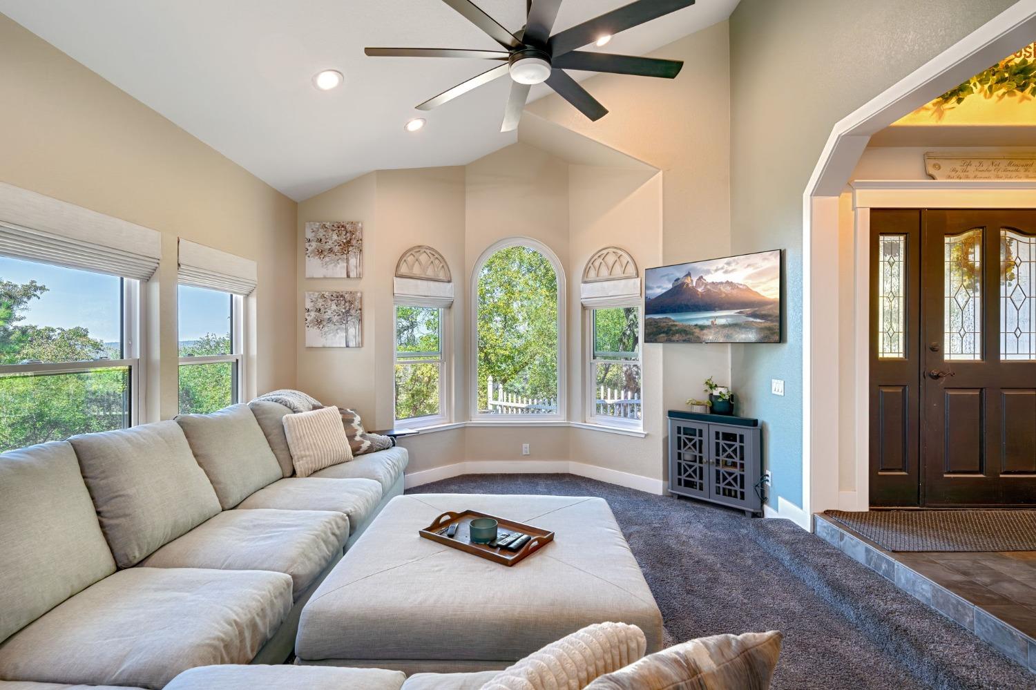 Detail Gallery Image 11 of 79 For 2188 American River Trl, Cool,  CA 95614 - 4 Beds | 2/1 Baths