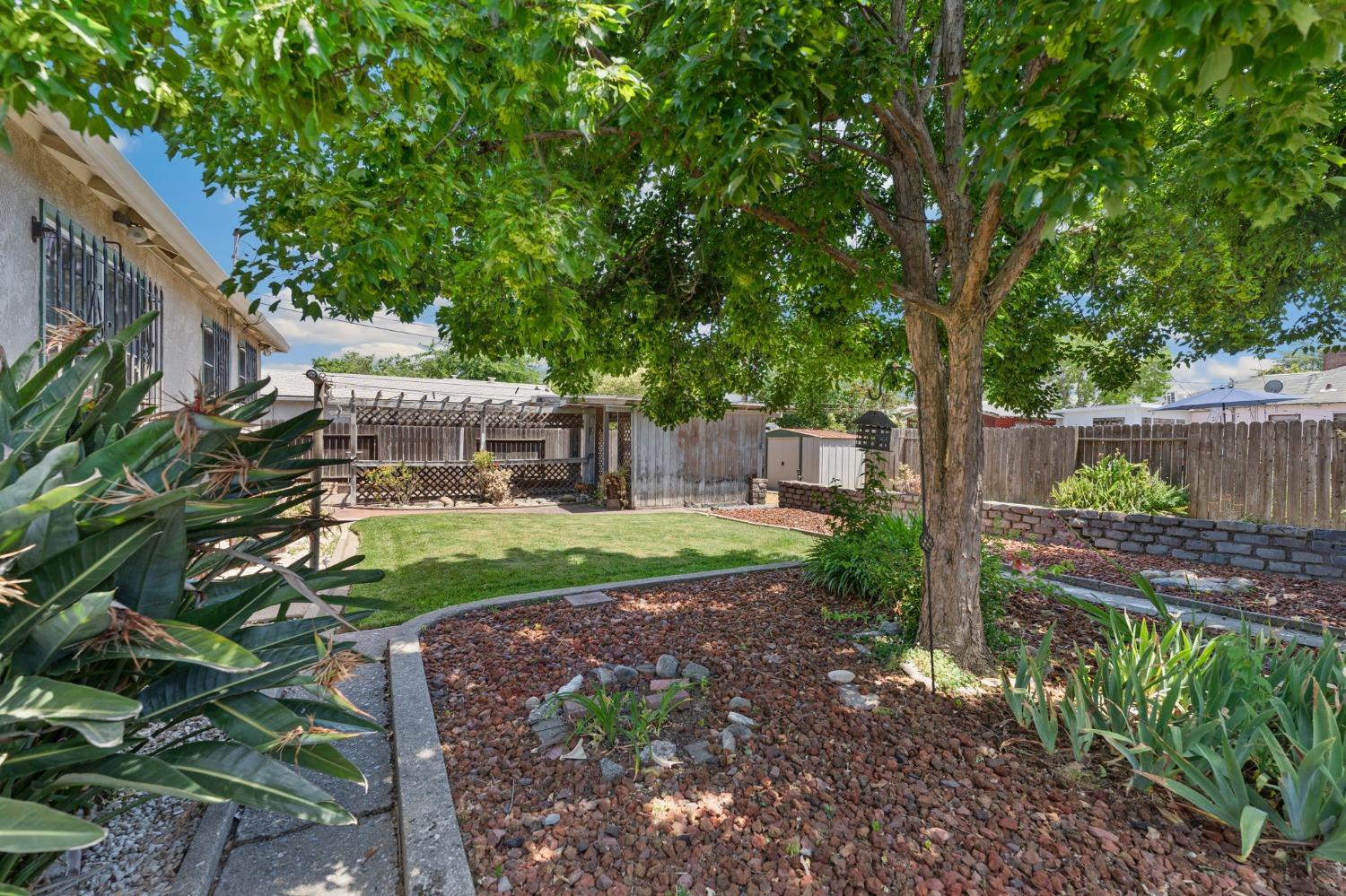 Detail Gallery Image 15 of 19 For 5532 Fruitridge Rd, Sacramento,  CA 95820 - 3 Beds | 1 Baths