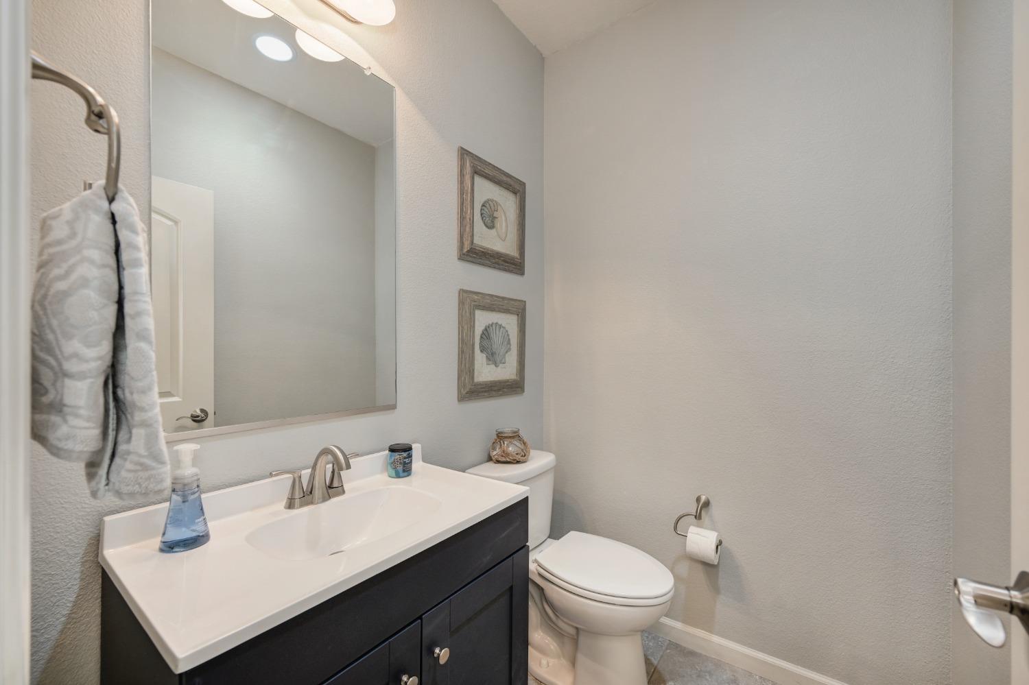 Detail Gallery Image 6 of 37 For 2148 Castle Pines Way, Roseville,  CA 95747 - 3 Beds | 2/1 Baths