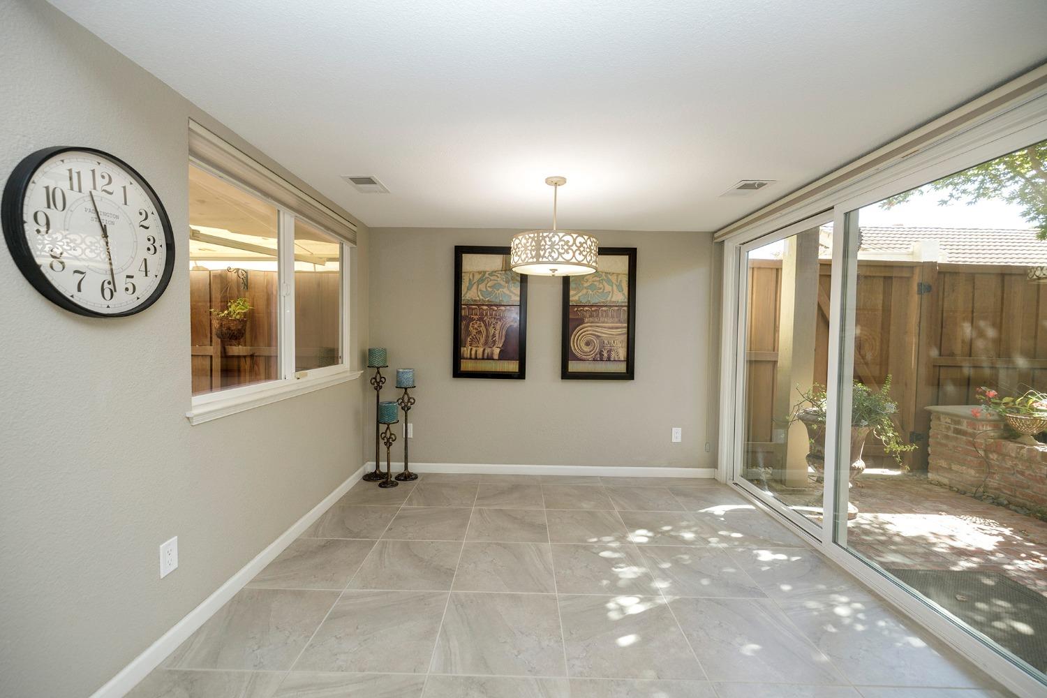 Detail Gallery Image 12 of 53 For 1102 Fawndale Ct, Modesto,  CA 95356 - 2 Beds | 2/1 Baths