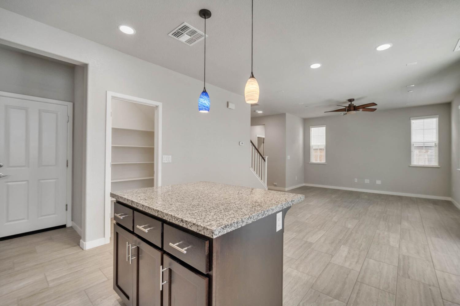 Detail Gallery Image 16 of 40 For 3024 Ivy Creek Ln, Roseville,  CA 95747 - 3 Beds | 2/1 Baths