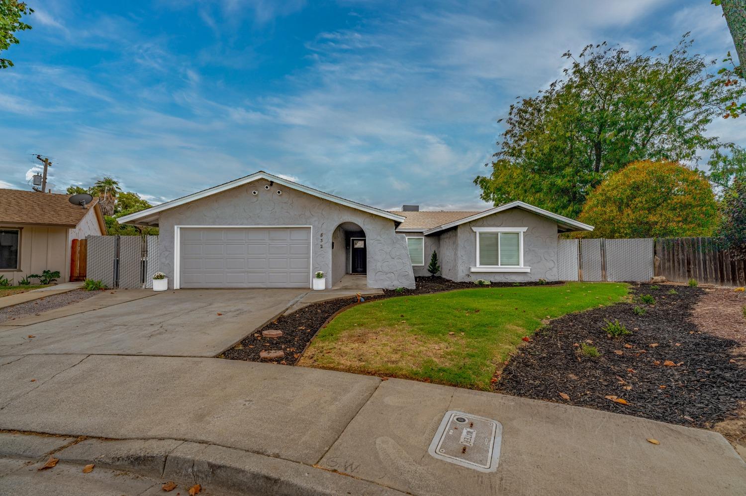 Detail Gallery Image 2 of 48 For 832 Amador Ct, Merced,  CA 95340 - 4 Beds | 2 Baths