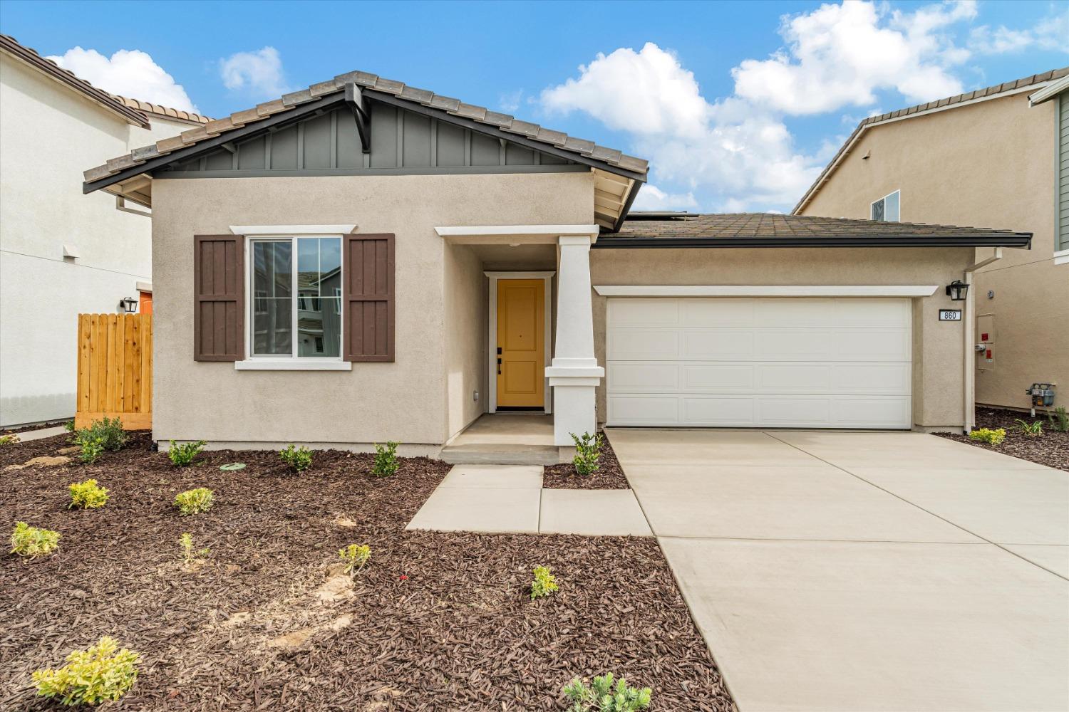 Detail Gallery Image 1 of 17 For 860 Rosazzo Ln, Manteca,  CA 95337 - 3 Beds | 2/1 Baths