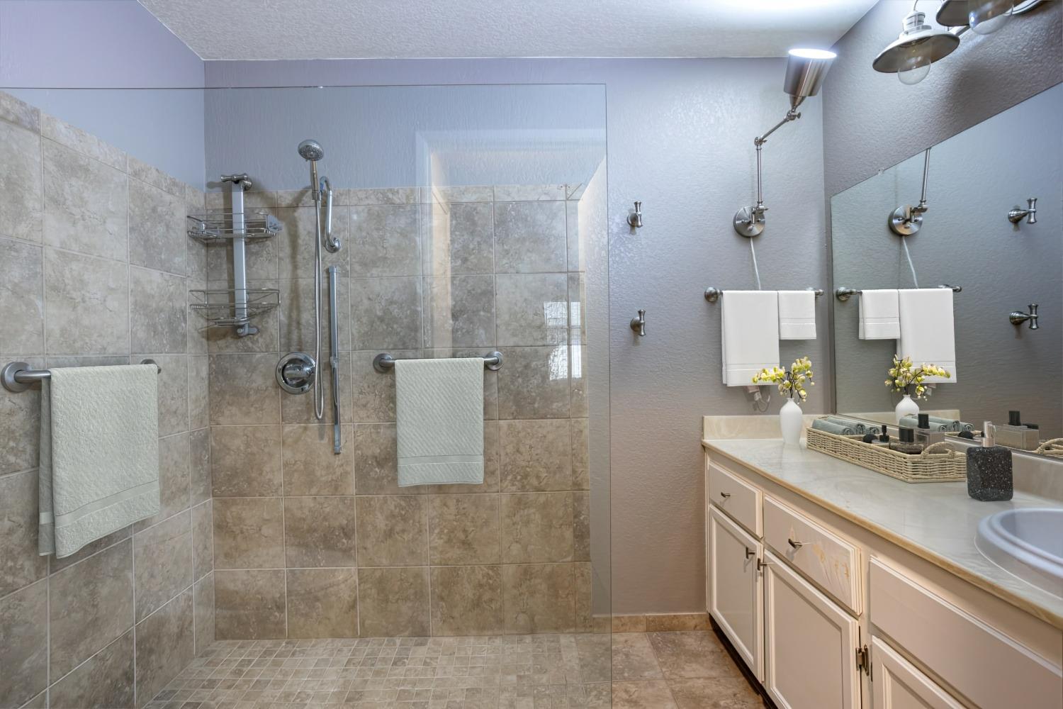 Detail Gallery Image 7 of 17 For 1110 Cedar Creek Dr #4,  Modesto,  CA 95355 - 2 Beds | 2 Baths