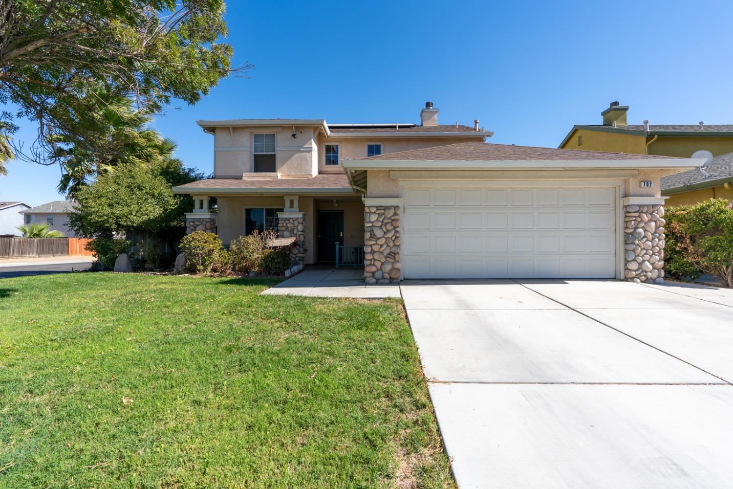 Detail Gallery Image 1 of 46 For 702 Harlequin Ct, Los Banos,  CA 93635 - 4 Beds | 2/1 Baths