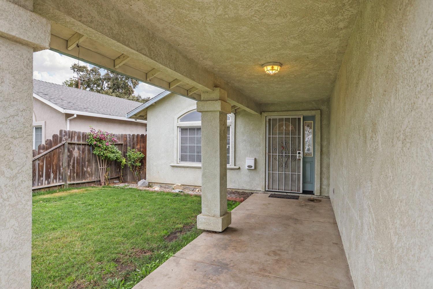 Detail Gallery Image 6 of 43 For 704 N D St, Stockton,  CA 95205 - 3 Beds | 2 Baths