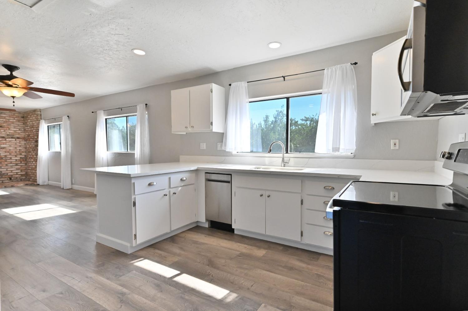 Detail Gallery Image 11 of 46 For 17569 Campbell Ave, Escalon,  CA 95320 - 2 Beds | 1 Baths