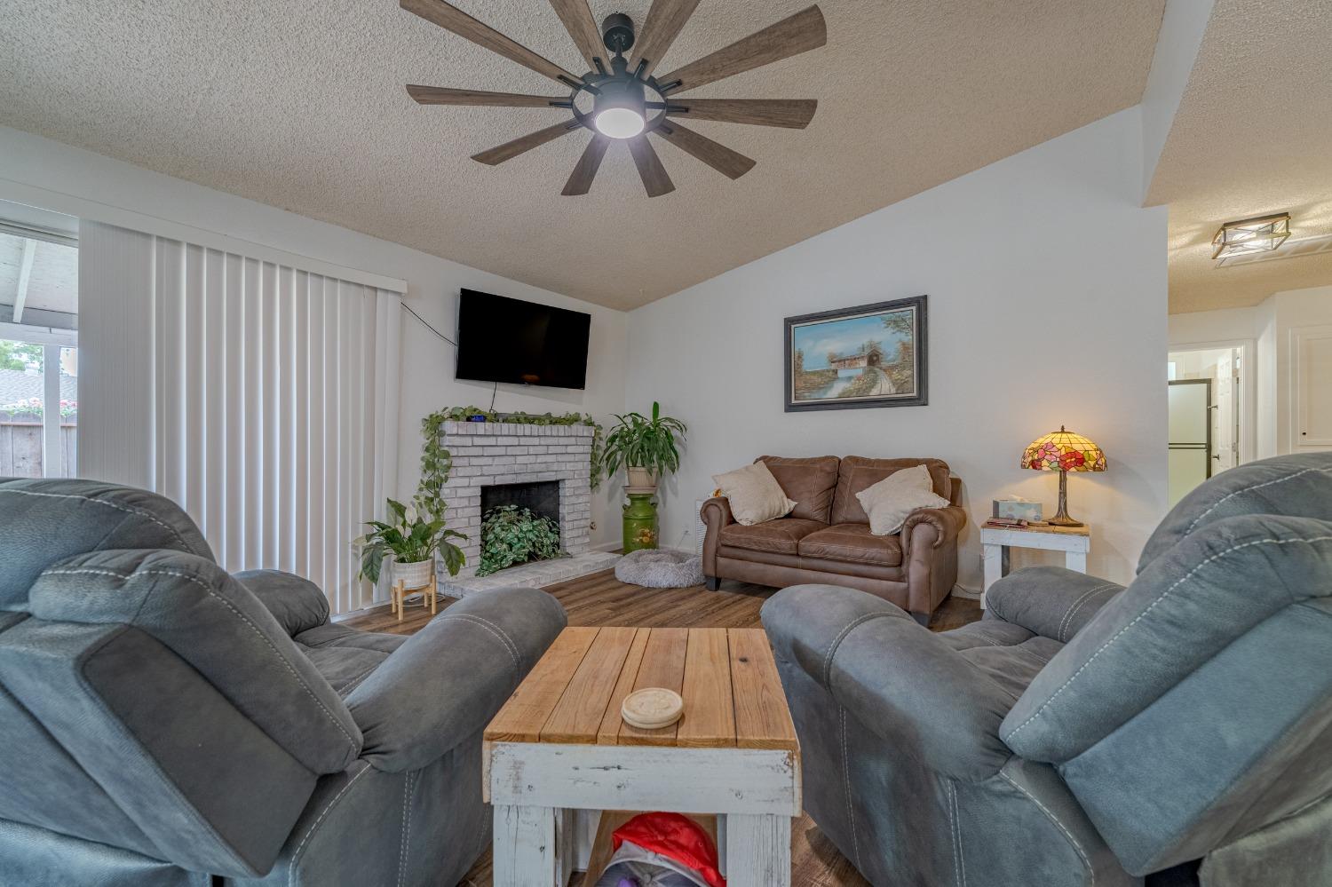 Detail Gallery Image 11 of 48 For 832 Amador Ct, Merced,  CA 95340 - 4 Beds | 2 Baths