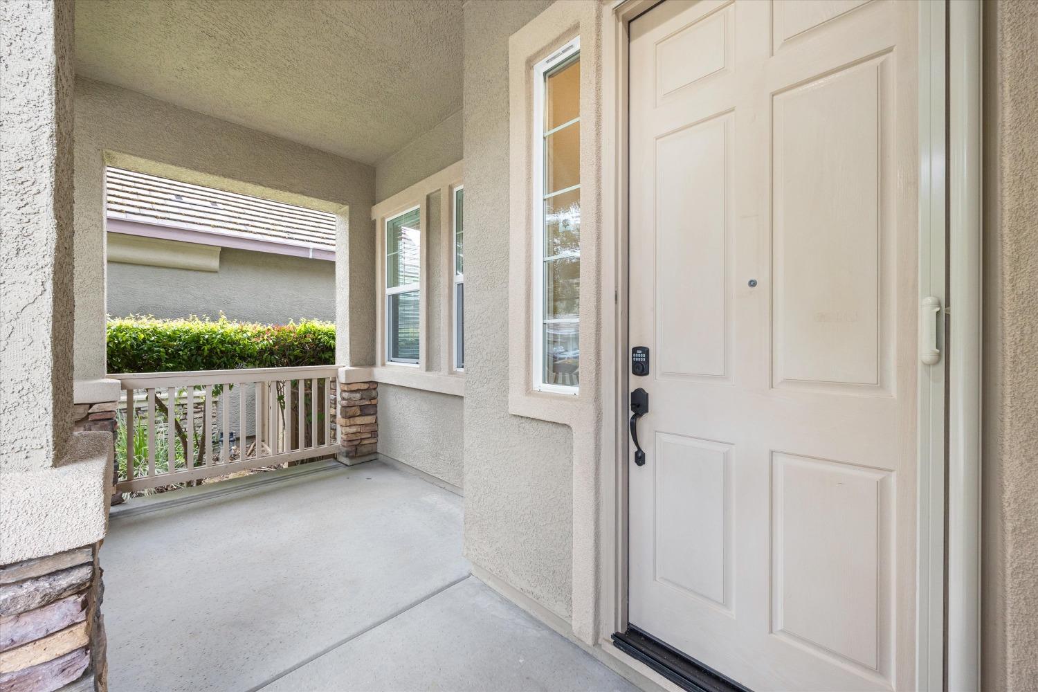 Detail Gallery Image 4 of 58 For 980 Hildebrand Cir, Folsom,  CA 95630 - 4 Beds | 2/1 Baths