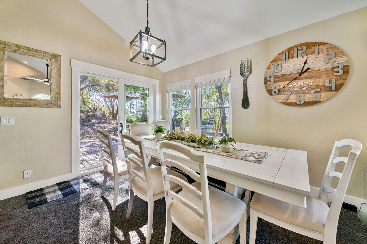 Detail Gallery Image 13 of 79 For 2188 American River Trl, Cool,  CA 95614 - 4 Beds | 2/1 Baths