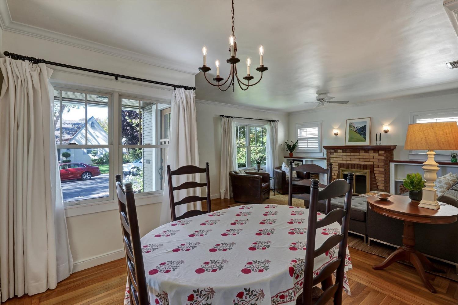 Detail Gallery Image 7 of 31 For 951 El Dorado Way, Sacramento,  CA 95819 - 3 Beds | 2 Baths