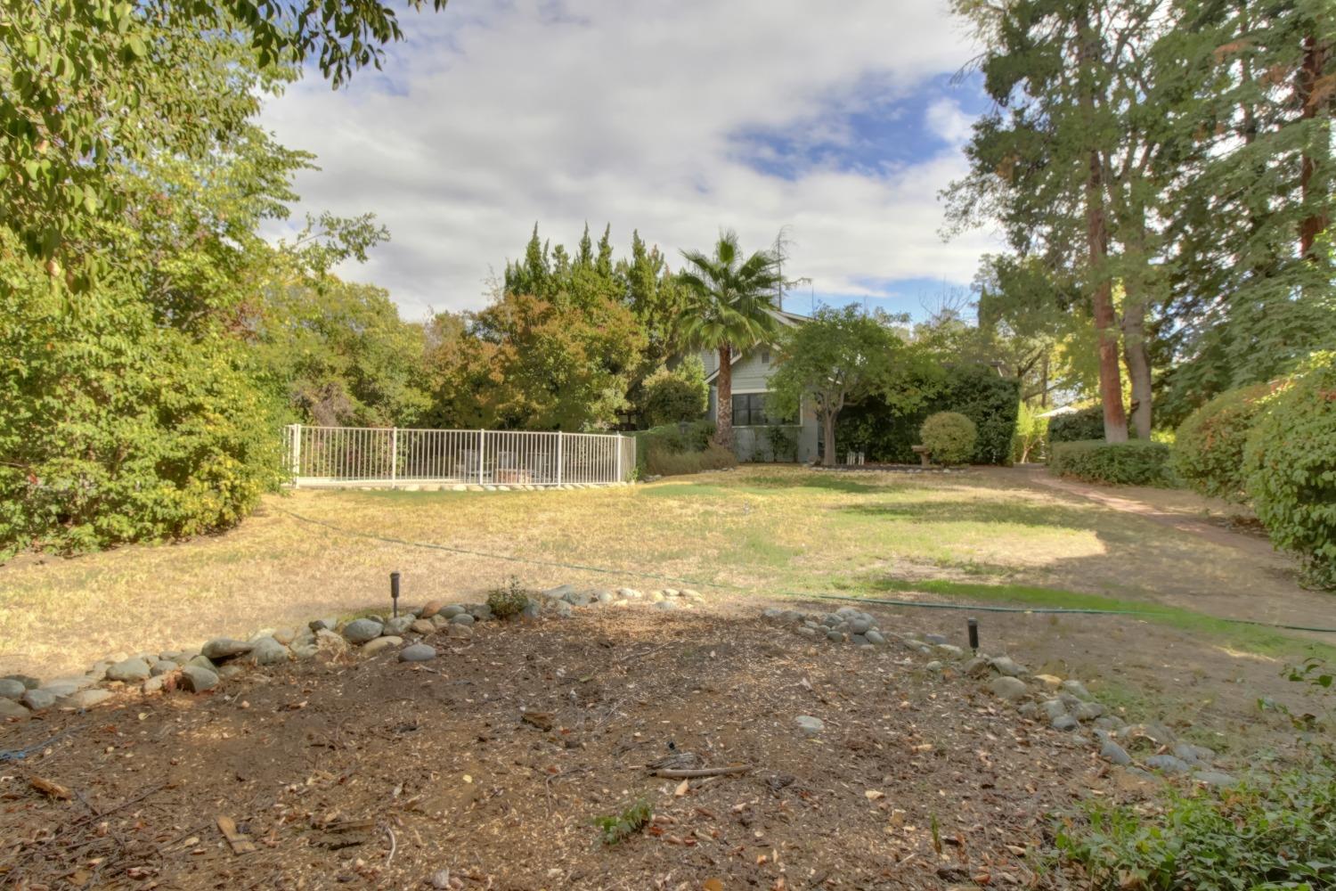 Detail Gallery Image 62 of 93 For 2147 Hillcrest Way, Carmichael,  CA 95608 - 4 Beds | 2/1 Baths