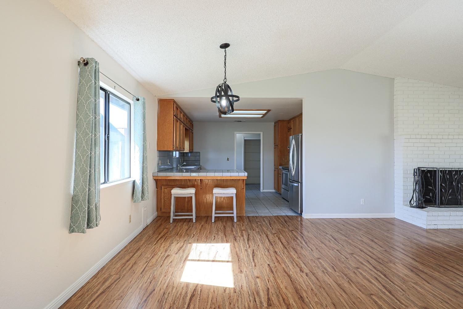 Detail Gallery Image 10 of 14 For 24890 Road 19, Chowchilla,  CA 93610 - 3 Beds | 2 Baths